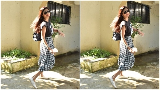 Shilpa’s sartorial sense of fashion always manages to stop fashion traffic. On Tuesday, she did it again, in classic colours of black and white. In one of the pictures, Shilpa can be seen posing with her side to the camera, all the while waving at the paparazzi. She opted for clean white sneakers to aptly accessorise the outfit for the day.&nbsp;(HT Photos/Varinder Chawla)