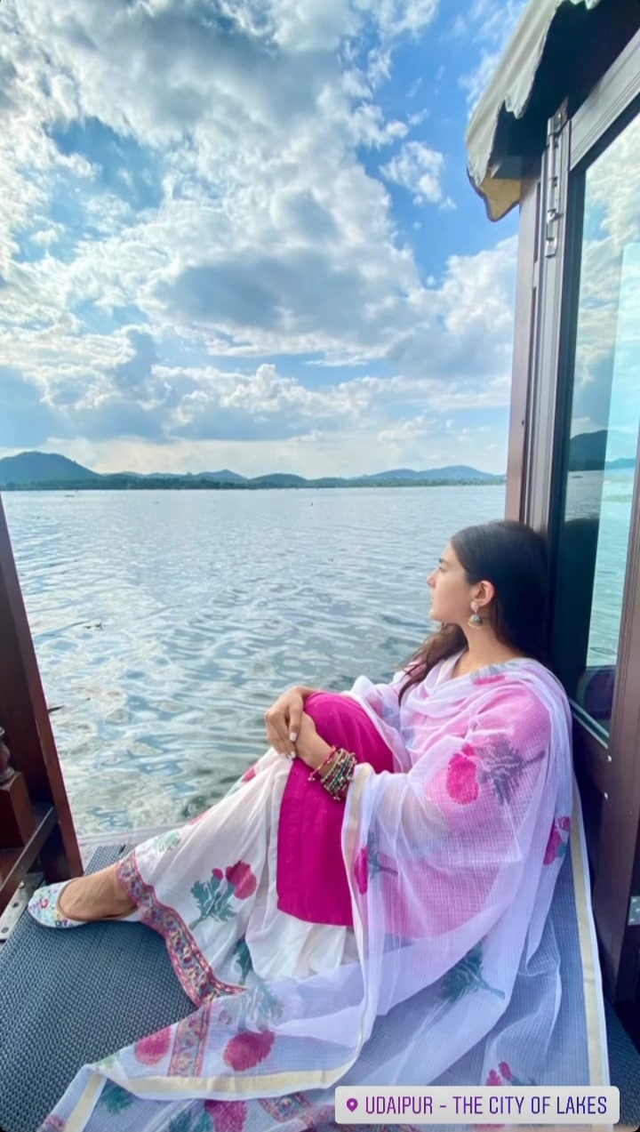 Sara Ali Khan in a cotton sharara set at a lake side in Udaipur(Instagram/saraalikhan95)