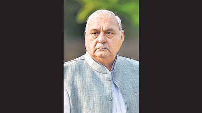 Former Haryana chief minister Bhupinder Singh Hooda said the crop brought to the market is either being sold to private agencies at lower rates or has to be taken back home and farmers have to bear the transportation cost twice over. (HT File) Former Haryana chief minister Bhupinder Singh Hooda said the crop brought to the market is either being sold to private agencies at lower rates or has to be taken back home and farmers have to bear the transportation cost twice over. (HT File)