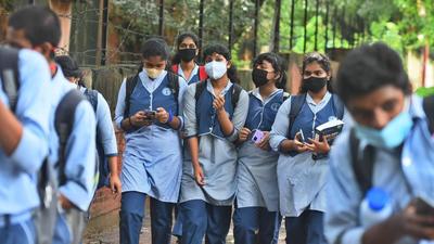 Patna district administration has instructed private schools to regulate dispersal of students in a bid to ensure effective implementation of Covid-19 guidelines. (Hindustan Times/FILE) Patna district administration has instructed private schools to regulate dispersal of students in a bid to ensure effective implementation of Covid-19 guidelines. (Hindustan Times/FILE)