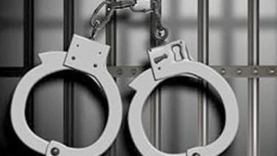 Three held for duping retd police inspector in Prayagraj (ht file)