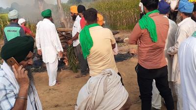 Gurvinder’s body was cremated on Wednesday morning after the second post mortem was done in presence of a panel of doctors from Lucknow . (HT Photo)