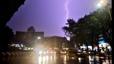 A post-monsoon thunderstorm was witnessed over Mumbai starting 5:30pm on Tuesday, depositing light to moderate showers across the city and suburbs, while more intense showers were felt around the same time in central Mumbai and Navi Mumbai. (Satish Bate/HT PHOTO) A post-monsoon thunderstorm was witnessed over Mumbai starting 5:30pm on Tuesday, depositing light to moderate showers across the city and suburbs, while more intense showers were felt around the same time in central Mumbai and Navi Mumbai. (Satish Bate/HT PHOTO)