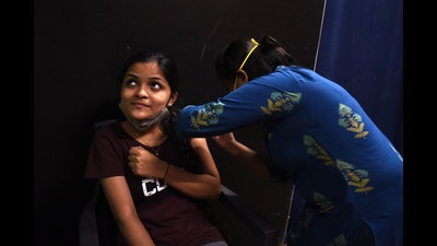 With half the total eligible population in Navi Mumbai fully vaccinated against Covid, the Navi Mumbai Municipal Corporation becomes the first civic body in MMR to achieve this target so far. (BACHCHAN KUMAR/HT FILE PHOTO)