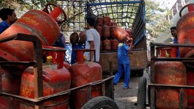Two workers of a LPG cylinder agency were arrested for stealing liquified petroleum gas (LPG) cylinders used for cooking from an agency to allegedly sell it in the black market on Tuesday evening in Pimpri-Chinchwad. (REPRESENTATIVE PHOTO) Two workers of a LPG cylinder agency were arrested for stealing liquified petroleum gas (LPG) cylinders used for cooking from an agency to allegedly sell it in the black market on Tuesday evening in Pimpri-Chinchwad. (REPRESENTATIVE PHOTO)