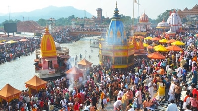 Thousands of devotees arrived at Har-Ki-Pauri to take a sacred Ganga dip on the concluding day of Pitra Amawasya. Devotees lined up to perform rituals at the holy Shri Narayani Shila on Wednesday in Haridwar. RAMESHWAR GAUR/HT PHOTO. (RAMESHWAR GAUR/HT PHOTO) Thousands of devotees arrived at Har-Ki-Pauri to take a sacred Ganga dip on the concluding day of Pitra Amawasya. Devotees lined up to perform rituals at the holy Shri Narayani Shila on Wednesday in Haridwar. RAMESHWAR GAUR/HT PHOTO. (RAMESHWAR GAUR/HT PHOTO)