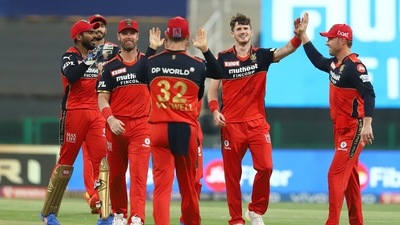 Abu Dhabi: Royal Challengers Bangalore players celebrate the wicket of Abhishek Sharma during match 52 of Indian Premier League between Royal Challengers Bangalore and Sunrisers Hyderabad, at the Sheikh Zayed Stadium in Abu Dhabi, UAE, Wednesday, Oct. 6, 2021. (PTI) Abu Dhabi: Royal Challengers Bangalore players celebrate the wicket of Abhishek Sharma during match 52 of Indian Premier League between Royal Challengers Bangalore and Sunrisers Hyderabad, at the Sheikh Zayed Stadium in Abu Dhabi, UAE, Wednesday, Oct. 6, 2021. (PTI)