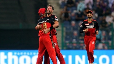 Abu Dhabi: Daniel Christian of Royal Challengers Bangalore celebrates the wicket of Jason Roy with teammates, during match 52 of Indian Premier League between Royal Challengers Bangalore and Sunrisers Hyderabad, at the Sheikh Zayed Stadium in Abu Dhabi, UAE, Wednesday, Oct. 6, 2021. (PTI) Abu Dhabi: Daniel Christian of Royal Challengers Bangalore celebrates the wicket of Jason Roy with teammates, during match 52 of Indian Premier League between Royal Challengers Bangalore and Sunrisers Hyderabad, at the Sheikh Zayed Stadium in Abu Dhabi, UAE, Wednesday, Oct. 6, 2021. (PTI)