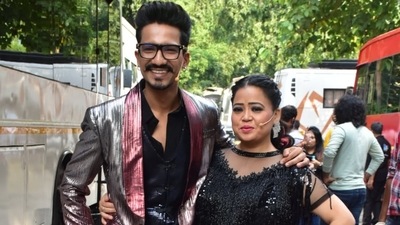 Bharti Singh and Haarsh Limbachiyaa posed together for the paparazzi. They are the hosts of Dance Deewane 3. (Varinder Chawla)