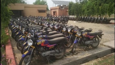 The bikebot taxi service is accused of duping about ₹3,000-4,000 crore from 2.25 lakh investors in multiple states including Uttar Pradesh, Madhya Pradesh, Rajasthan and Haryana. (HT File Photo) The bikebot taxi service is accused of duping about ₹3,000-4,000 crore from 2.25 lakh investors in multiple states including Uttar Pradesh, Madhya Pradesh, Rajasthan and Haryana. (HT File Photo)