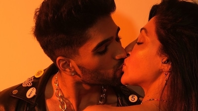 Zeeshan Khan is dating Reyhna Pandit. Zeeshan Khan is dating Reyhna Pandit.