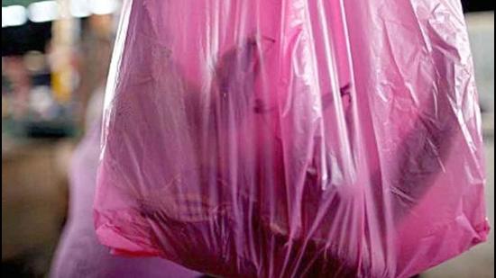 Ludhiana MC employees are also showing resistance in continuing the drive against plastic suspecting “punishment posting” after MC secretary Jasdev Sekhon was transferred from the city on August 6 allegedly due to political interference. (HT File/ Representational image)