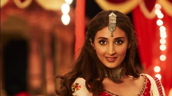 Singer Dhvani Bhanushali has come out with her latest track Mehendi.