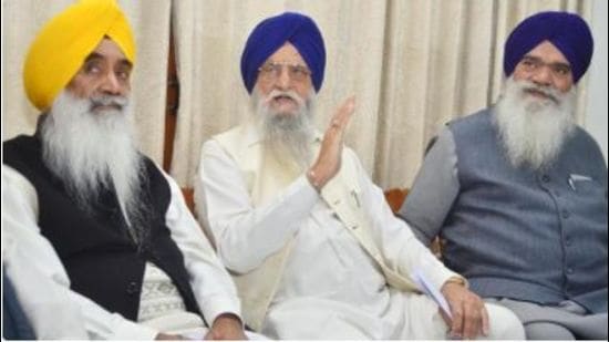 Former Punjab minister Sewa Singh Sekhwan with other leaders in a file photo. He along with former MPs Ranjit Singh Brahmpura and Ratan Singh Ajnala parted ways with the Shiromani Akali Dal and formed a new political party.