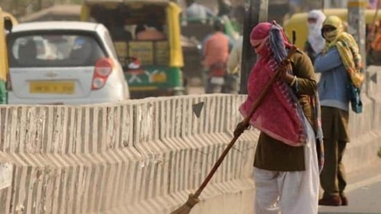 Sanitation workers on duty.(HT File Photo) Sanitation workers on duty.(HT File Photo)