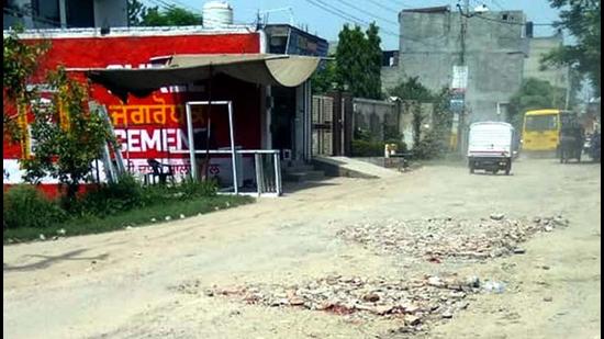 Accusing the PWD officials of adopting corrupt practices, the member of the NGO stated that the department also claims to have conducted repair works in 2020, even when nothing was done to improve the condition at ground level. (HT Photo)