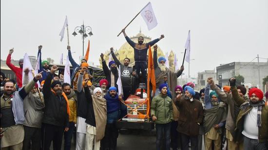 A group of farmers depart for Delhi to participate in the ongoing farmers' protest against new farm laws, Amritsar, Punjab (Sameer Sehgal/Hindustan Times) A group of farmers depart for Delhi to participate in the ongoing farmers' protest against new farm laws, Amritsar, Punjab (Sameer Sehgal/Hindustan Times)