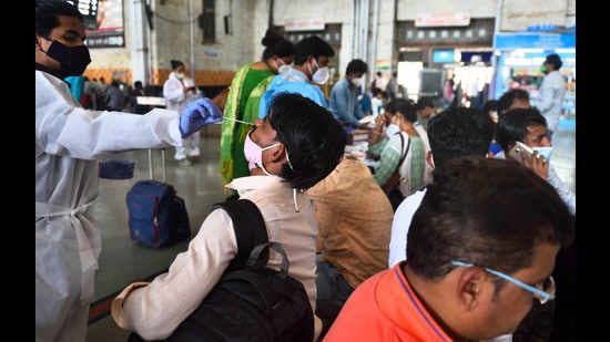 Mumbai reported above 600 Covid-19 cases (624 infections) on Wednesday over 80 days after 619 infections were reported on July 14. (Satish Bate/HT PHOTO)