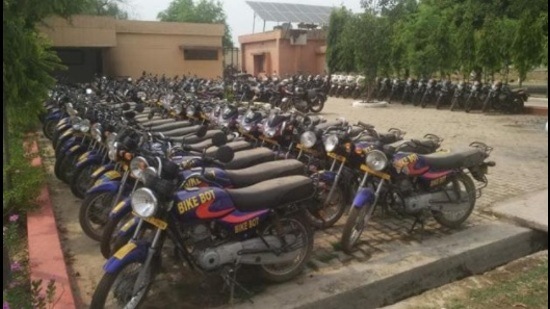 The bikebot taxi service is accused of duping about <span class='webrupee'>₹</span>3,000-4,000 crore from 2.25 lakh investors in multiple states including Uttar Pradesh, Madhya Pradesh, Rajasthan and Haryana. (HT File Photo)