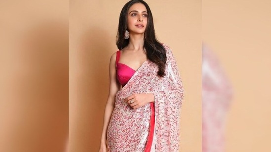 With her sleek hair open, Rakul Preet posed for the camera.(Instagram/@rakulpreet)
