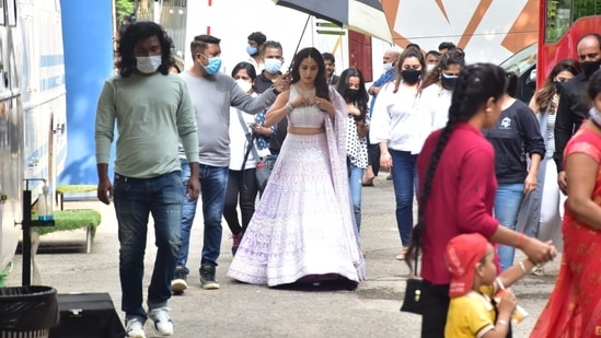 Madhuri Dixit was clicked on the sets of Dance Deewane 3 with her team.(Varinder Chawla)