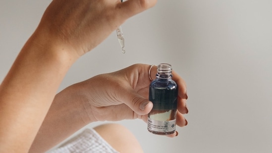 Absorb skincare products better: It also helps absorb skincare products sink in better.(Unsplash)