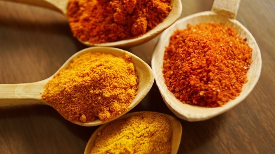 Turmeric: This ingredient has healing and lightning properties. You can take a tablespoon of turmeric powder and add some honey and milk to it and mix till it turns into a paste. Apply it evenly on your underarms and leave it for 15 minutes and rinse.(Unsplash)