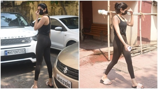 Khushi Kapoor is Bollywood actor Janhvi Kapoor’s sister and daughter of Boney Kapoor and late actor Sridevi. On Wednesday, Khushi was spotted by paparazzi on her way out of her gym in Mumbai. She spelt fashion with her athleisure and we are already drooling at her sense of dressing. Khushi usually likes to stay away from media’s attention. She was clicked while she hid her face from the sun, with one hand(HT Photos/Varinder Chawla)