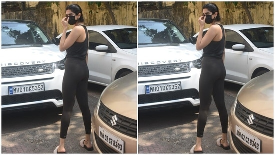 Khushi Kapoor, 20, comes from the film clan of the Kapoors. She is a student of the New York Film Academy, who returned to the country from the United States, and is usually spotted with sister Janhvi. On Wednesday, Khushi set some athleisure goals with her gym attire.(HT Photos/Varinder Chawla)