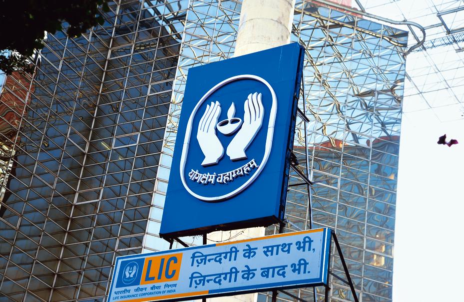 LIC, once listed, has the potential to become one of the biggest domestic companies by market capitalisation with an estimated valuation of <span class='webrupee'>₹</span>8-10 lakh crore.(HT File)
