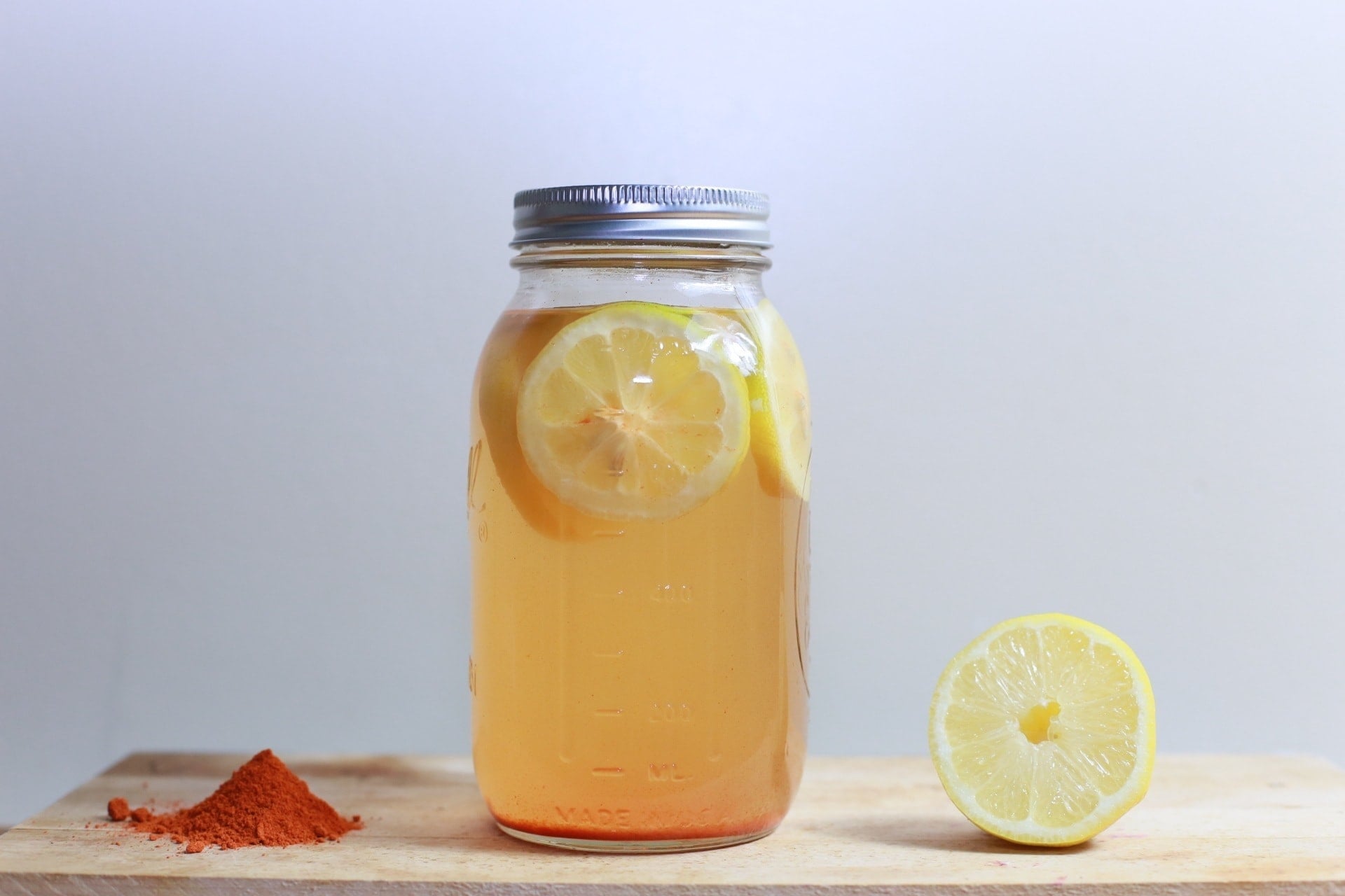Fresh lemon juice is rich in citrate, a natural inhibitor of calcium oxalate stones. (Unsplash) Fresh lemon juice is rich in citrate, a natural inhibitor of calcium oxalate stones. (Unsplash)