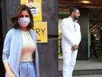Anushka Sharma, Kareena Kapoor and Yuvraj Singh spotted in Mumbai.(Varinder Chawla) Anushka Sharma, Kareena Kapoor and Yuvraj Singh spotted in Mumbai.(Varinder Chawla)