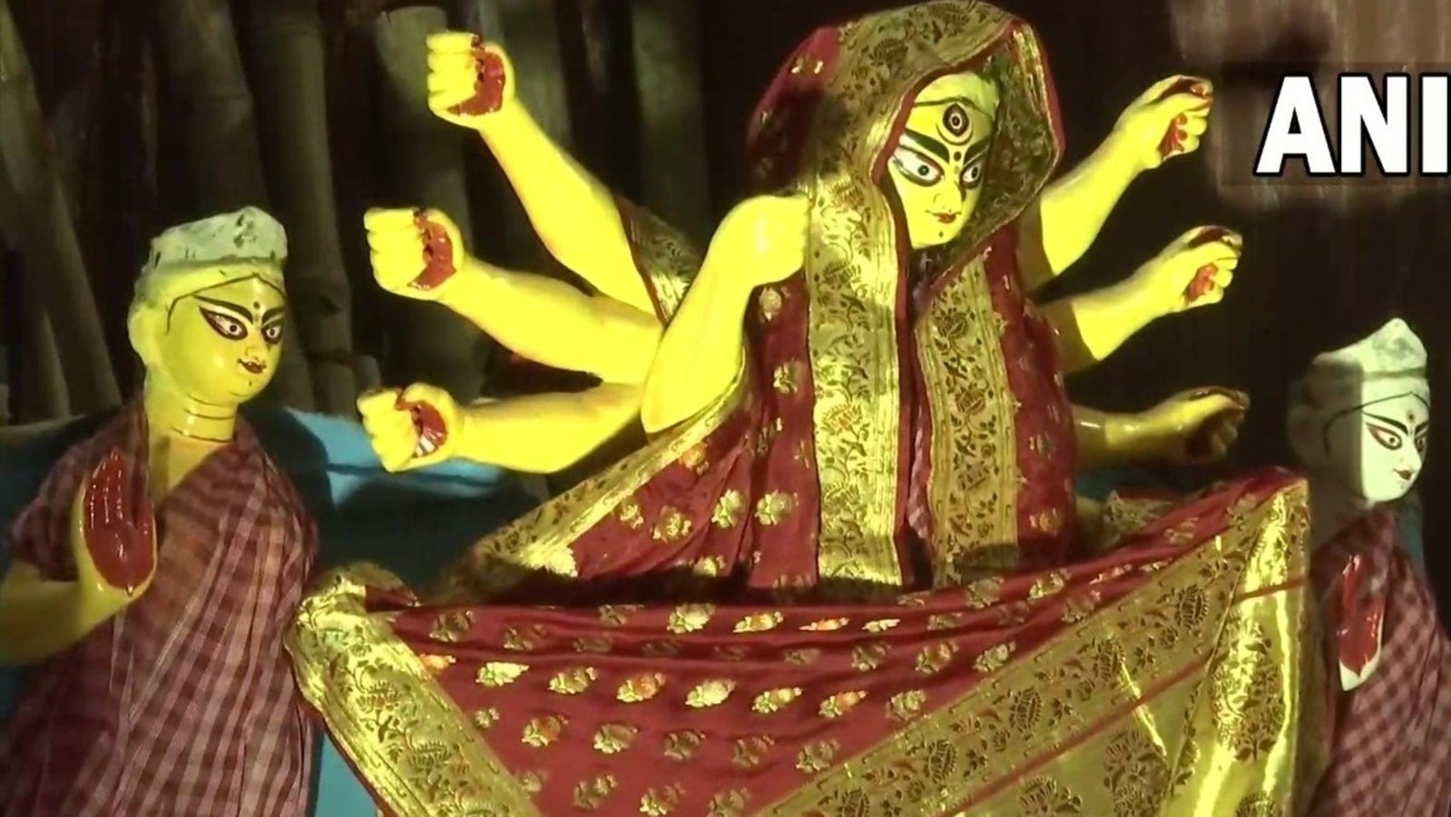 In Kolkata, Durga idols draped in gold saree worth ₹1.5 lakh