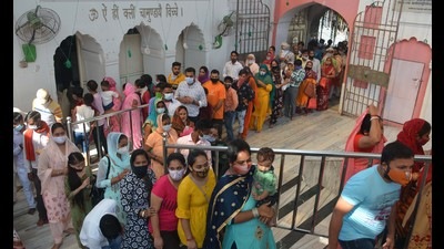 Devotees queueing up at Mata Mansa Devi Temple in Panchkula on Day 1 of Navratri. (Sant Arora/HT) Devotees queueing up at Mata Mansa Devi Temple in Panchkula on Day 1 of Navratri. (Sant Arora/HT)