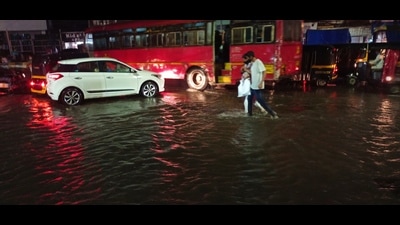 A 68-year-old died after being struck by lightning during Wednesday night’s sudden rain in Thane district. (RISHIKESH CHOUDHARY/HT PHOTO)