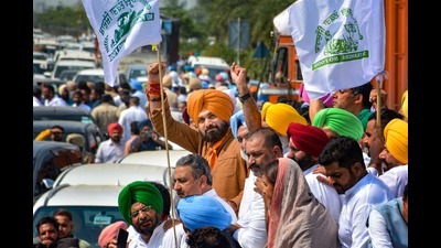 Congress leader Navjot Singh Sidhu with supporters, marches towards Uttar Pradesh’s Lakhimpur Kheri district, from Mohali. (PTI) Congress leader Navjot Singh Sidhu with supporters, marches towards Uttar Pradesh’s Lakhimpur Kheri district, from Mohali. (PTI)