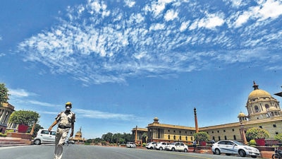 Clear skies at Vijay Chowk near Rashtrapati Bhawan in New Delhi as Monsoon begins to recede (Arvind Yadav/HT PHOTO)