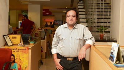 The unfolding corporate battle at Zee began after Invesco approached NCLT to direct the company’s board to hold an extraordinary general meeting to remove managing director and chief executive Punit Goenka as a director. (Mint) The unfolding corporate battle at Zee began after Invesco approached NCLT to direct the company’s board to hold an extraordinary general meeting to remove managing director and chief executive Punit Goenka as a director. (Mint)