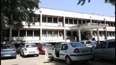 Regional Transport Office (RTO) in Pune. The office has extended the deadline for doctors to register with the transport body to provide medical certificates for applicants for driving licences. (HT FILE)