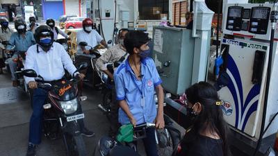 Petrol was the costliest in Mumbai among the big cities of the country followed by Hyderabad at  ₹107.40 (HT PHOTO)