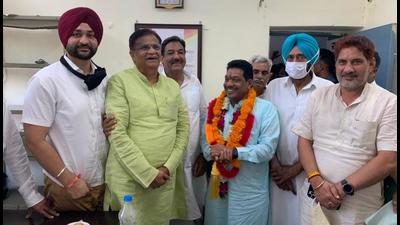 Haryana BJP chief OP Dhankar (second from left) with the party’s Ellenabad byelection candidate, Gobind Kanda (garlanded), after he filed his nomination papers on Thursday. (Twitter) Haryana BJP chief OP Dhankar (second from left) with the party’s Ellenabad byelection candidate, Gobind Kanda (garlanded), after he filed his nomination papers on Thursday. (Twitter)