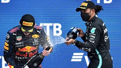 F1: Lewis Hamilton and Max Verstappen renew battle in Turkey (TWITTER) F1: Lewis Hamilton and Max Verstappen renew battle in Turkey (TWITTER)