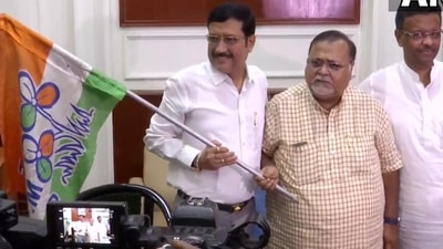 BJP leader Sabyasachi Dutta joins TMC on Thursday. (ANI Photo) BJP leader Sabyasachi Dutta joins TMC on Thursday. (ANI Photo)