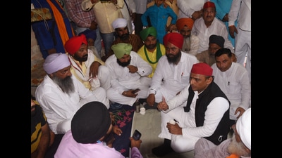 Samajwadi Party national president Akhilesh Yadav interacts with the family members of Nachattar Singh, killed in the Tikunia violence, in Lakhimpur Kheri (Deepak Gupta?HT) Samajwadi Party national president Akhilesh Yadav interacts with the family members of Nachattar Singh, killed in the Tikunia violence, in Lakhimpur Kheri (Deepak Gupta?HT)
