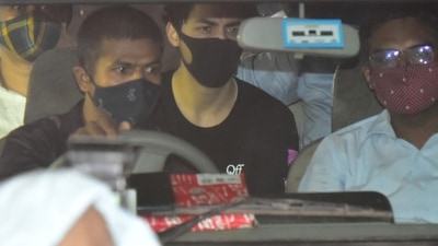 Aryan Khan being taken to NCB Office from Esplande Court in Mumbai on Thursday. (Photo by Anshuman Poyrekar/Hindustan Times) Aryan Khan being taken to NCB Office from Esplande Court in Mumbai on Thursday. (Photo by Anshuman Poyrekar/Hindustan Times)