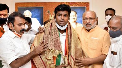 Chennai: Newly appointed Tamil Nadu BJP President Annamalai led the demonstration in front of Kalikambal temple in Chennai’s Harbour constituency, from where the minister for Hindu religious and charitable endowments (HR & CE) Sekar Babu was elected. (PTI) Chennai: Newly appointed Tamil Nadu BJP President Annamalai led the demonstration in front of Kalikambal temple in Chennai’s Harbour constituency, from where the minister for Hindu religious and charitable endowments (HR & CE) Sekar Babu was elected. (PTI)