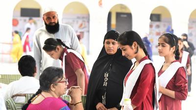 In September, the Delhi government said the enrolment figures in government schools had reached 1.76 million for the 2021-22 session — a jump from 1.62 million from the 2020-21 session and 1.50 million in the pre-Covid academic year of 2019-20 (Representative/HT Archive) In September, the Delhi government said the enrolment figures in government schools had reached 1.76 million for the 2021-22 session — a jump from 1.62 million from the 2020-21 session and 1.50 million in the pre-Covid academic year of 2019-20 (Representative/HT Archive)