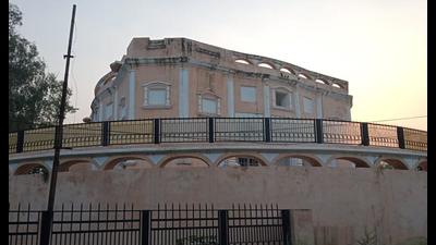 Gol Kothi which stands opposite the official residence of the senior superintendent of police (SSP), Kapurthala, has a rich history. It was built by Raja Fateh Singh in 1833. Gol Kothi which stands opposite the official residence of the senior superintendent of police (SSP), Kapurthala, has a rich history. It was built by Raja Fateh Singh in 1833.