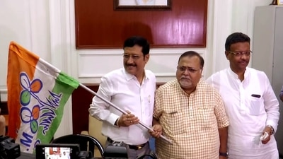 Sabyasachi Dutta (extreme left) said he left BJP because of having disputes with “one of two persons” in the party. (ANI Photo) (ANI)