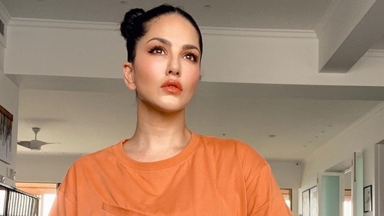 Pulling back her luscious tresses into a stylish mid-parted top knot, Sunny amplified the glam quotient with a dab of coral lipstick shade that matched her eye shadow tint, rosy blushed and highlighted cheeks kohl-lined eyes with black winged eyeliner streaks, mascara-laden eyelashes and filled-in eyebrows.(Instagram/sunnyleone)